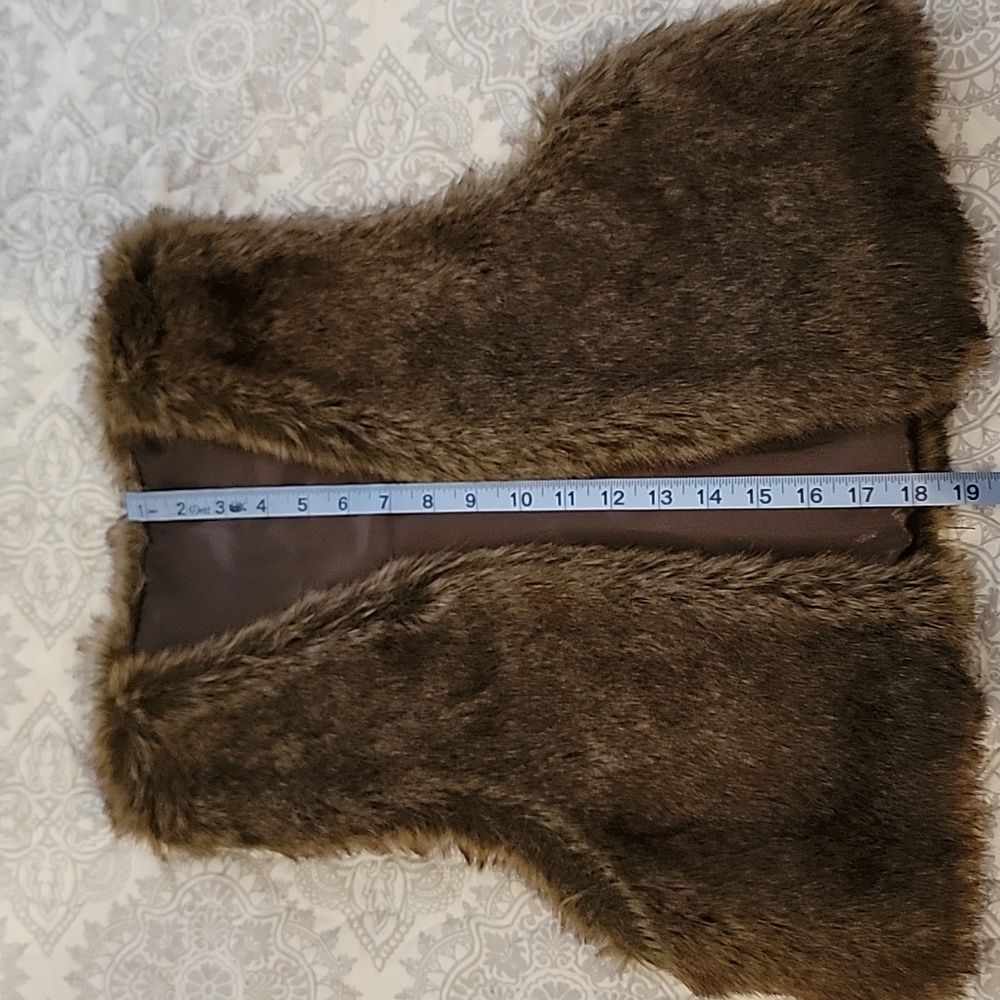 Faux Fur Cropped Vest - Picture 7 of 8